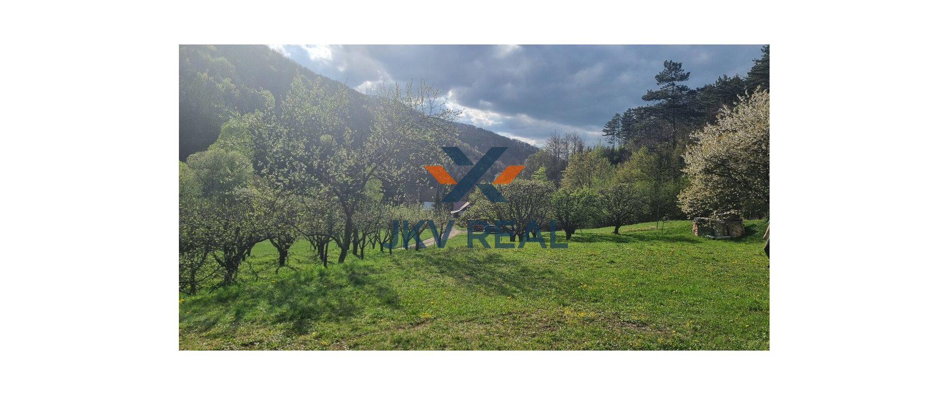 Na predaj rekreačná chata s veľkým pozemkom.