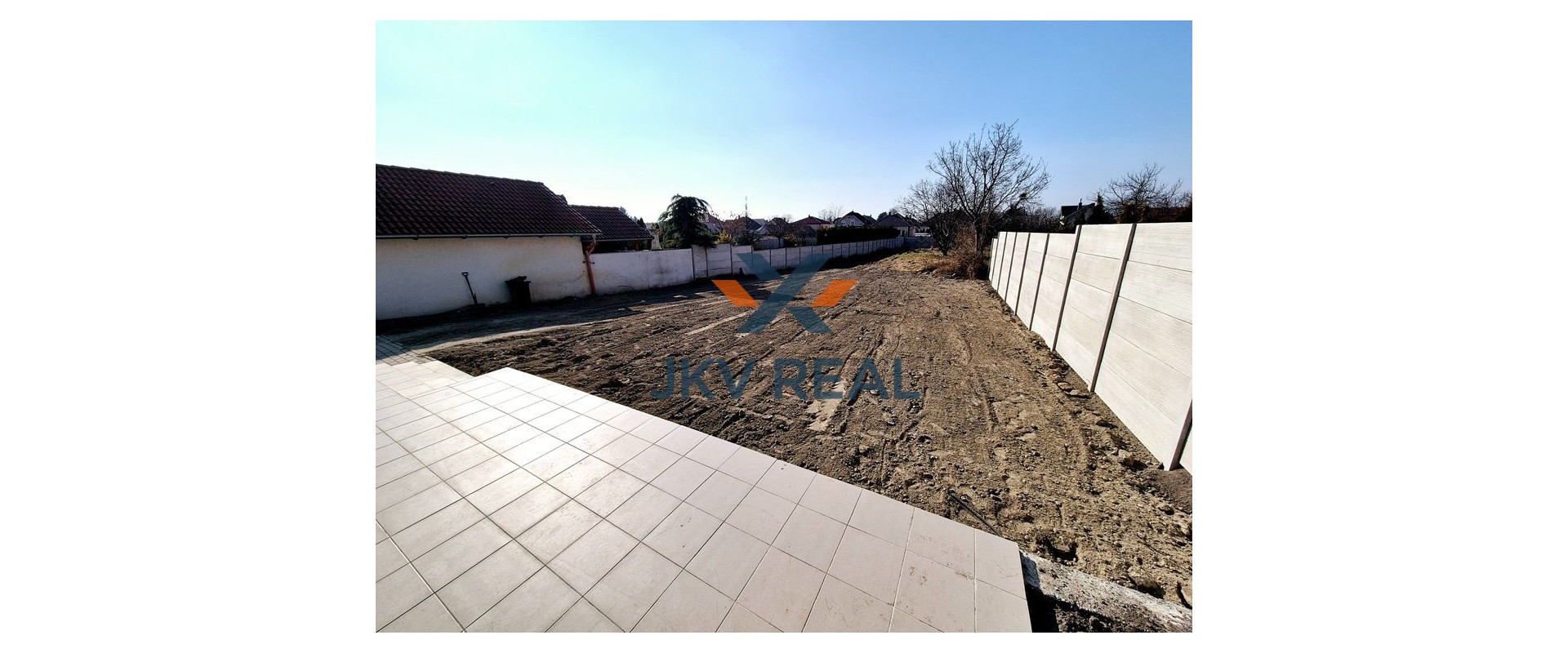 3D OBHLIADKA! NA PREDAJ 4-IZBOVÝ RODINNÝ DOM S TERASOU A VEĽKÝM SLNEČNÝM POZEMKOM