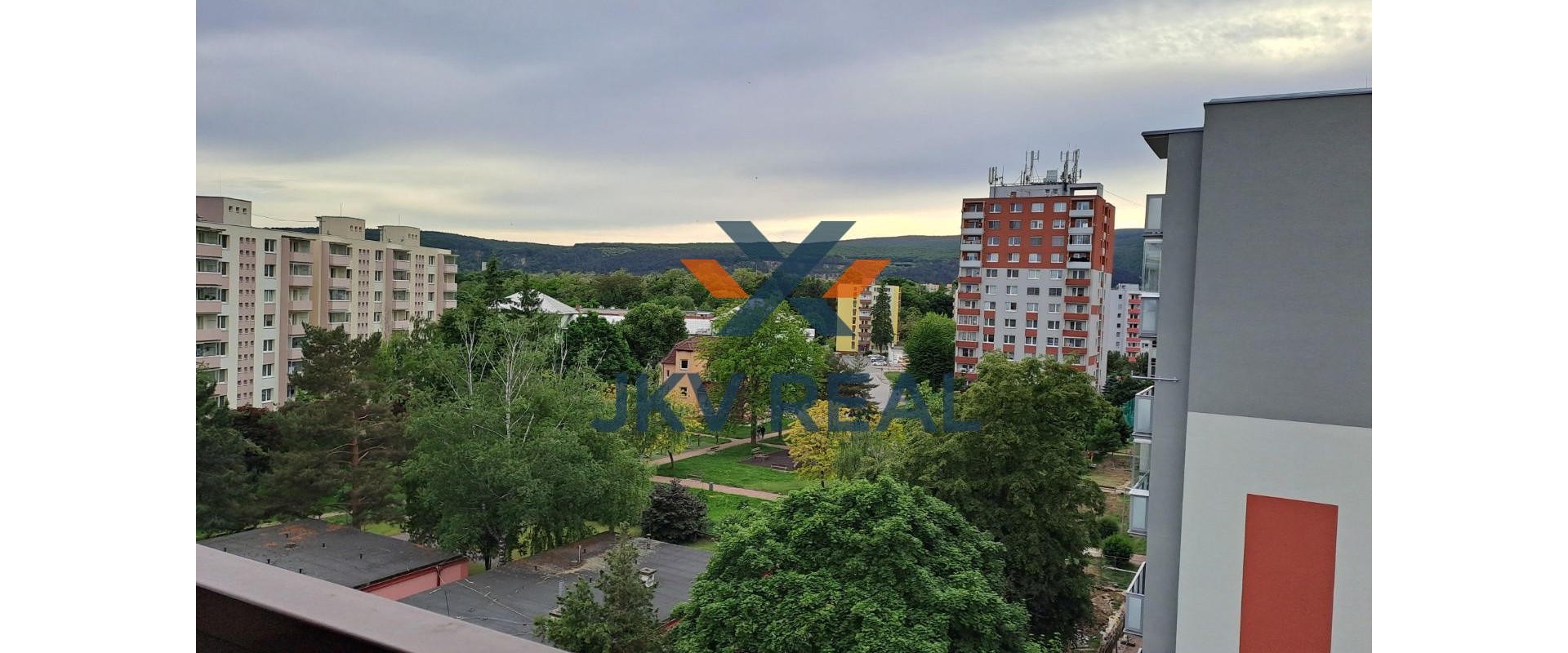 3-izbový byt, vo výbornej lokalite, s dvoma balkónmi