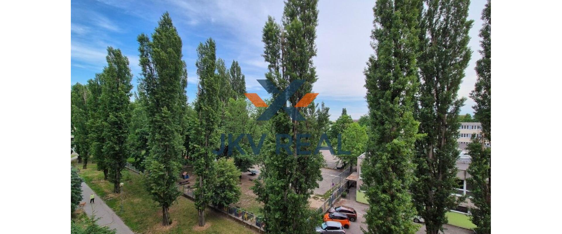 Na prenájom: Priestranný 2-izbový byt v Ružinove, ul. Andreja Mráza