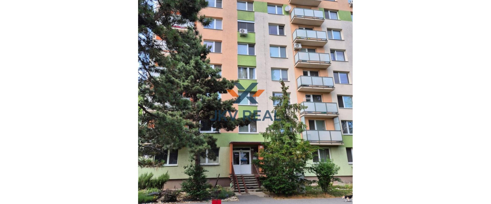 Na prenájom: Priestranný 2-izbový byt v Ružinove, ul. Andreja Mráza