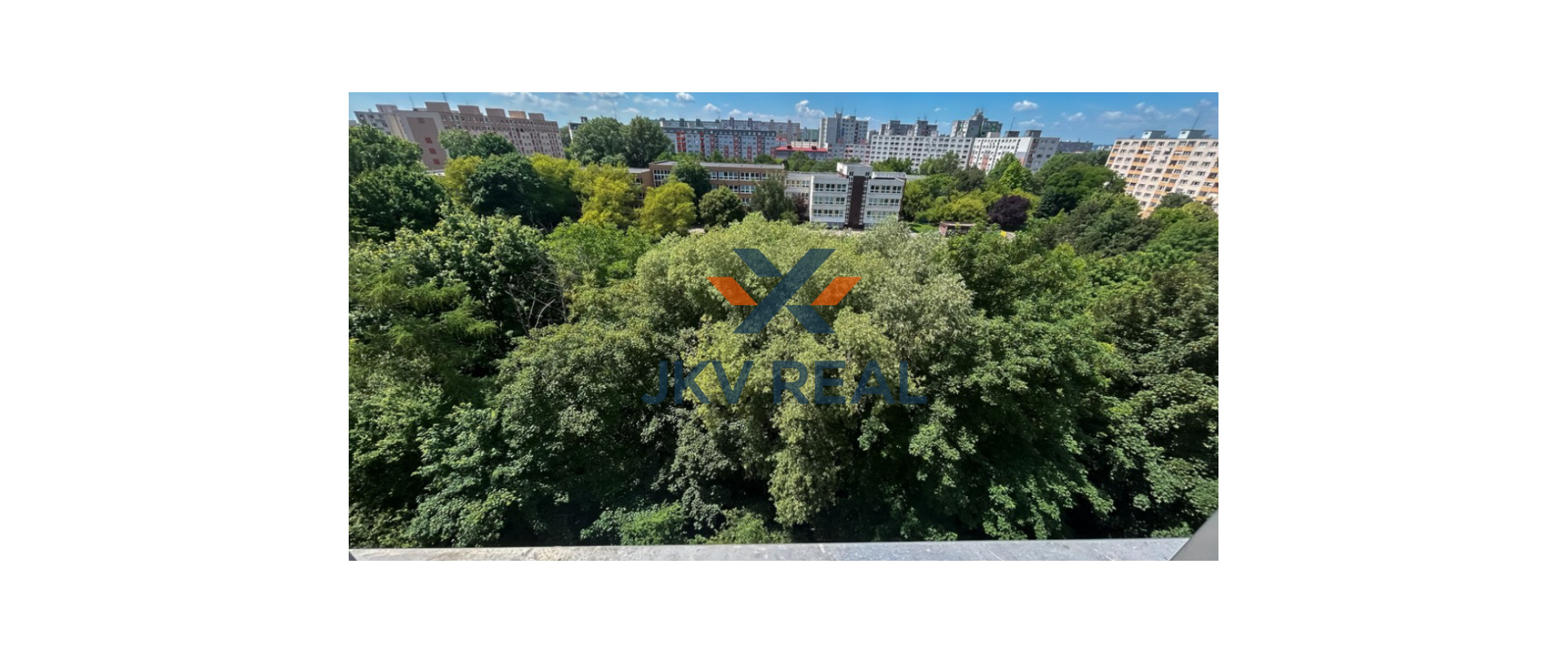 REZERVOVANÝ - Na predaj 4 izbový byt v Petržalke na Bzovickej ulici