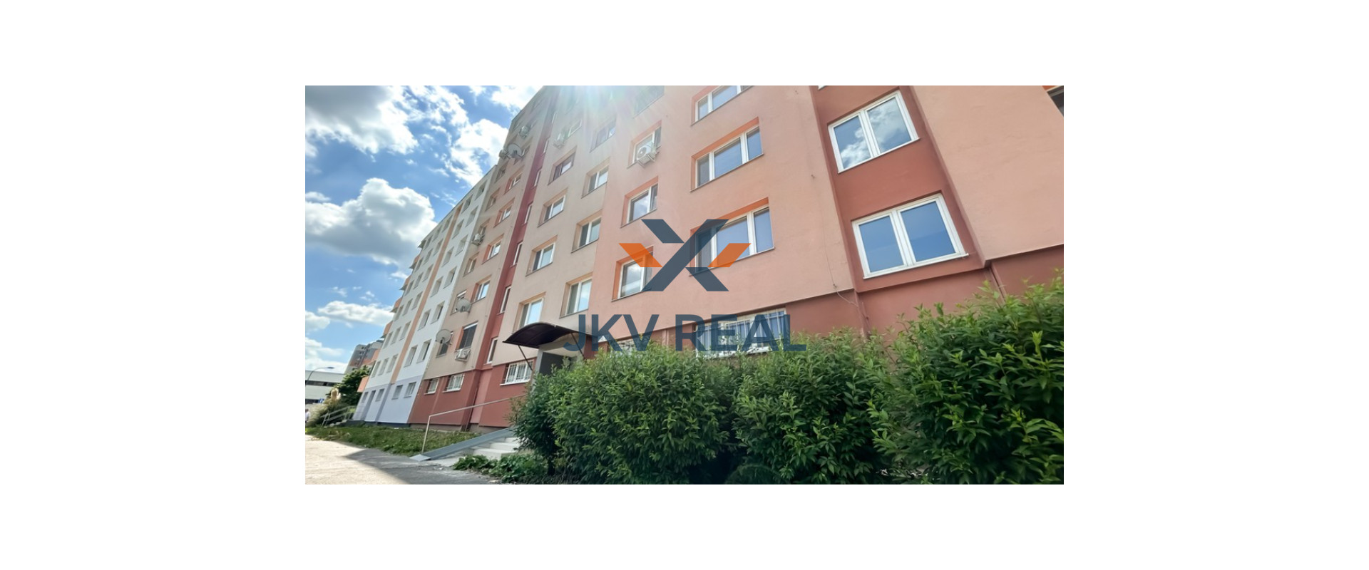 REZERVOVANÝ - Na predaj 4 izbový byt v Petržalke na Bzovickej ulici