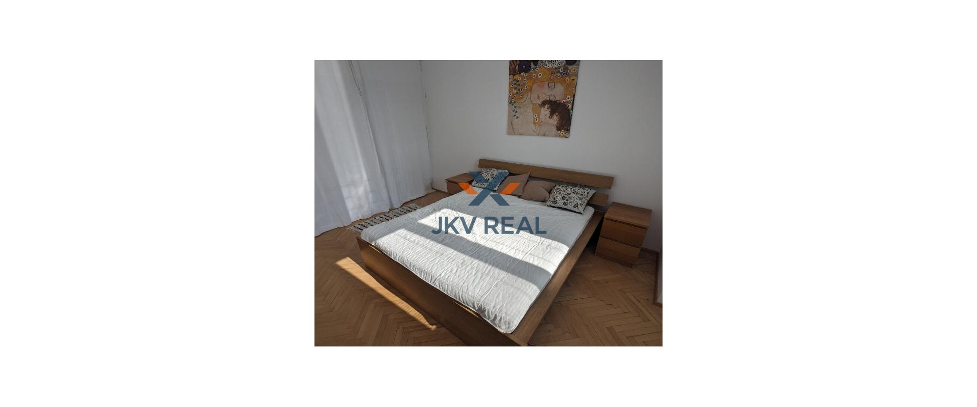 Na prenájom 2 izbový byt v Starom meste na Bukureštskej ulici