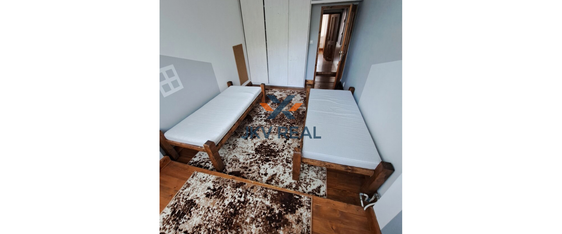 JKVreal ponúka na predaj štýlový 3-izbový byt s drevenými prvkami na Haanovej ulici – Petržalka