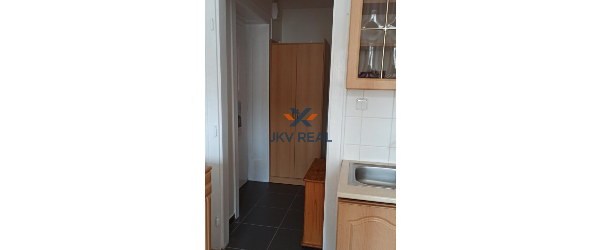 JKVreal ponúka na predaj 2 garsónky ako celok – Dunajská ulica, Staré Mesto, Bratislava