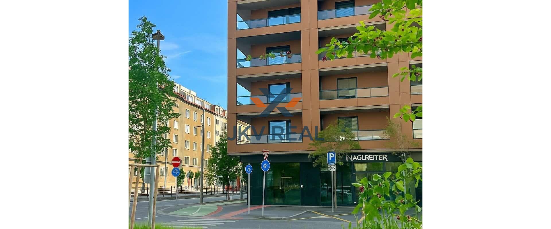 Na predaj štýlový 2-izbový apartmán s veľkou lodžiou a parkovaním v Urban Residence