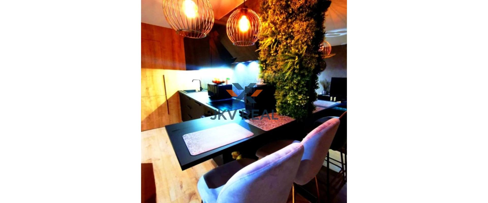 Nadherný luxusný 2 a pol izb. byt na prenájom v centre PD