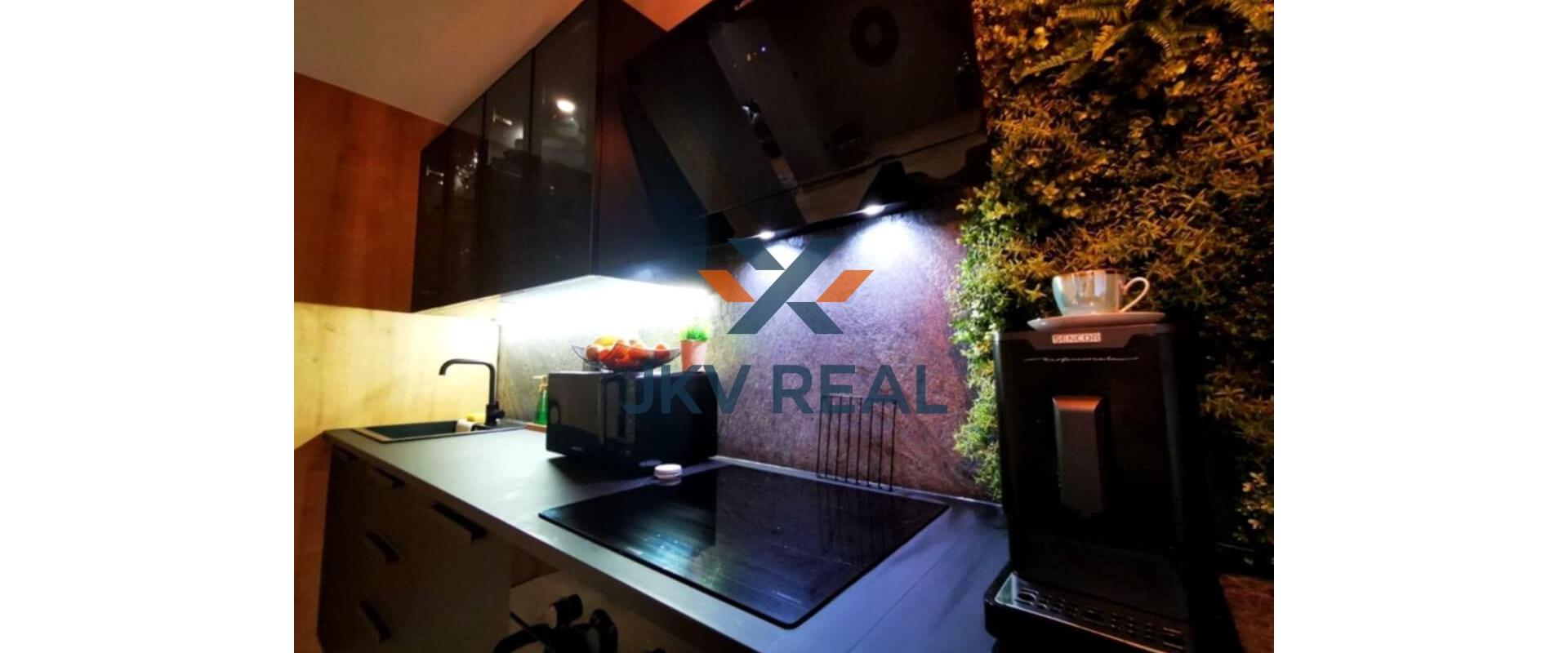 Nadherný luxusný 2 a pol izb. byt na prenájom v centre PD