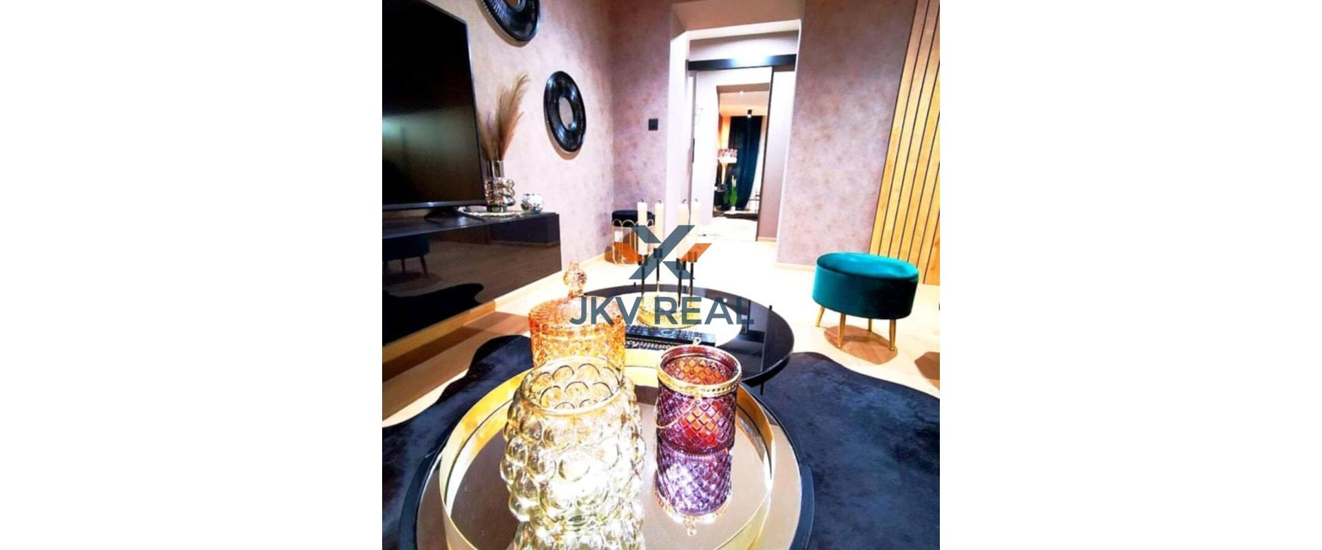 Nadherný luxusný 2 a pol izb. byt na prenájom v centre PD