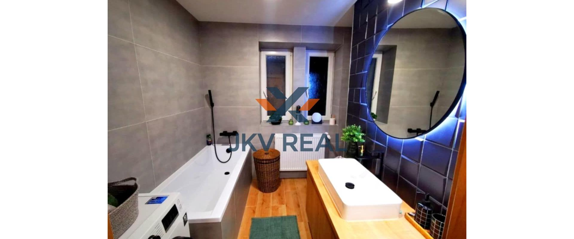 Nadherný luxusný 2 a pol izb. byt na prenájom v centre PD