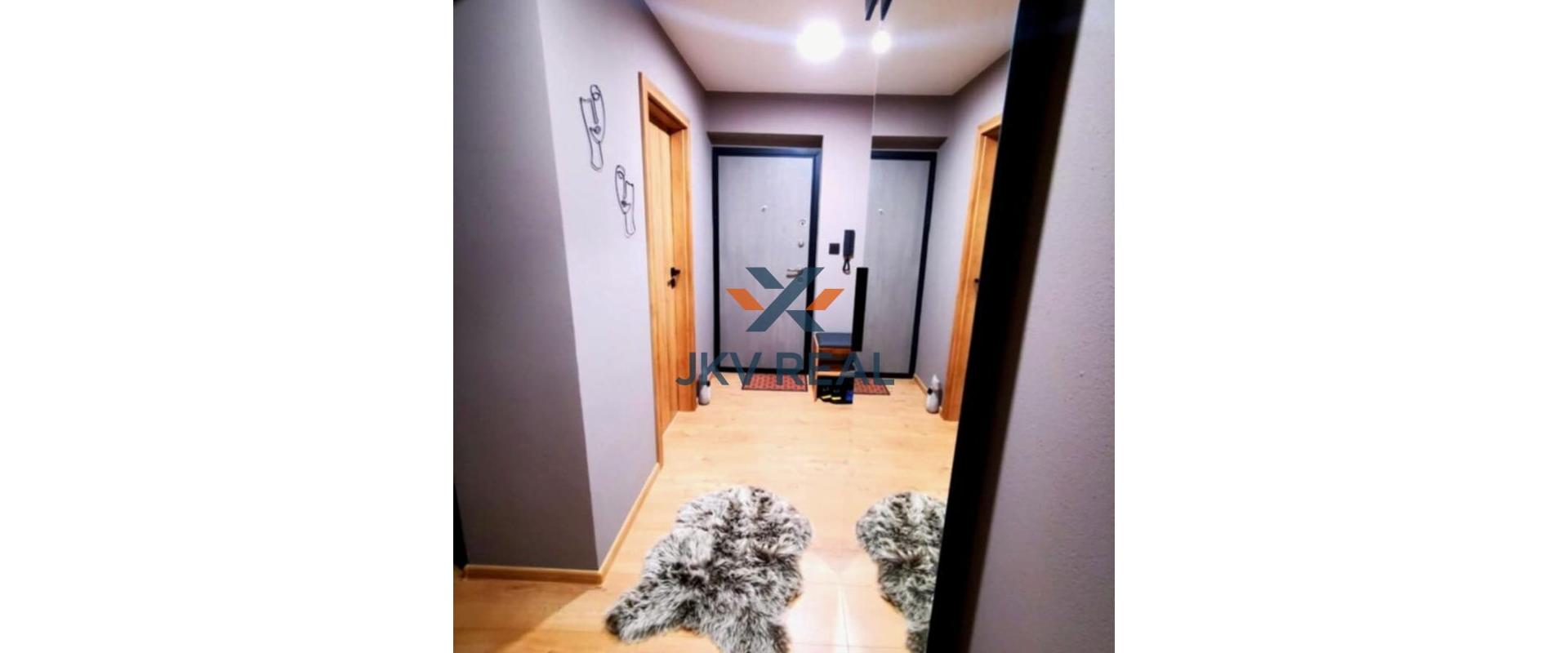 Nadherný luxusný 2 a pol izb. byt na prenájom v centre PD