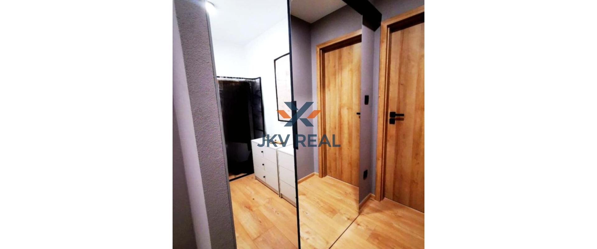 Nadherný luxusný 2 a pol izb. byt na prenájom v centre PD