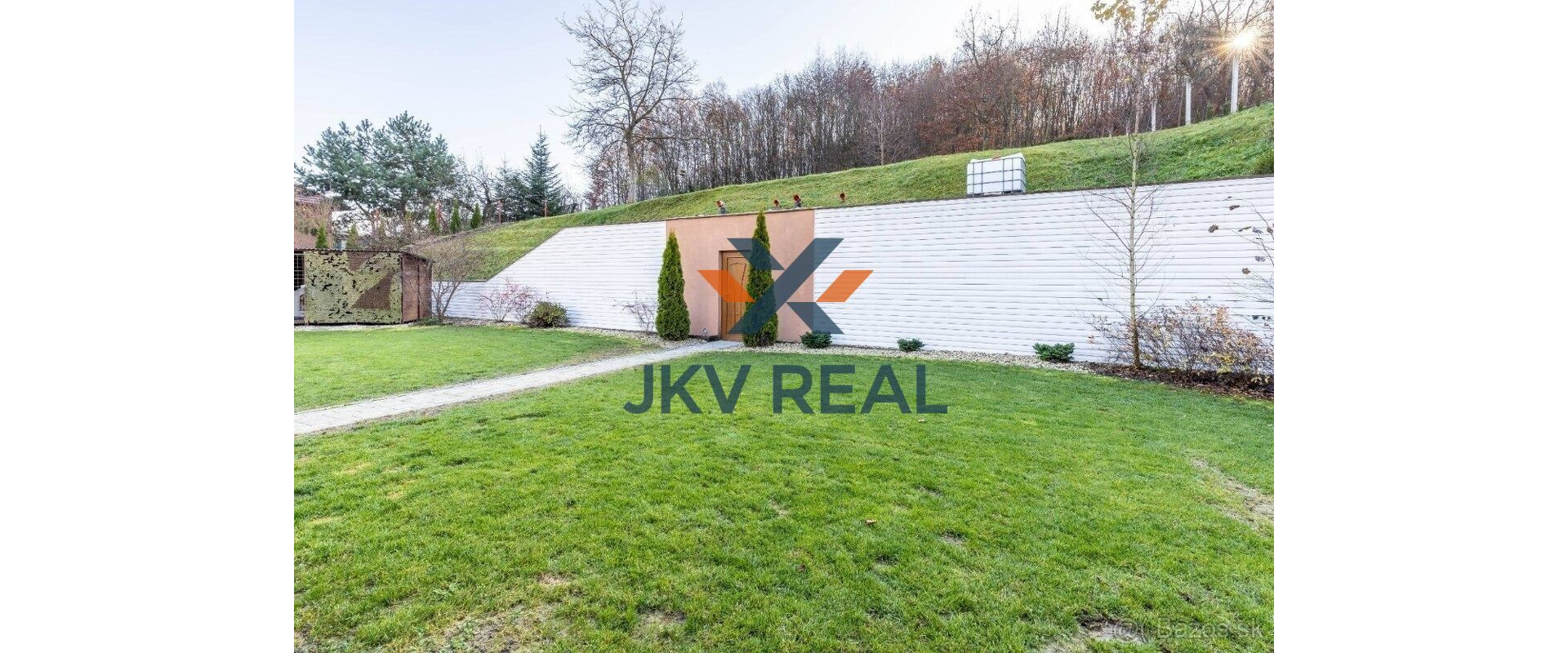 NA PREDAJ: Luxusný 4-izbový bungalov s pozemkom snov