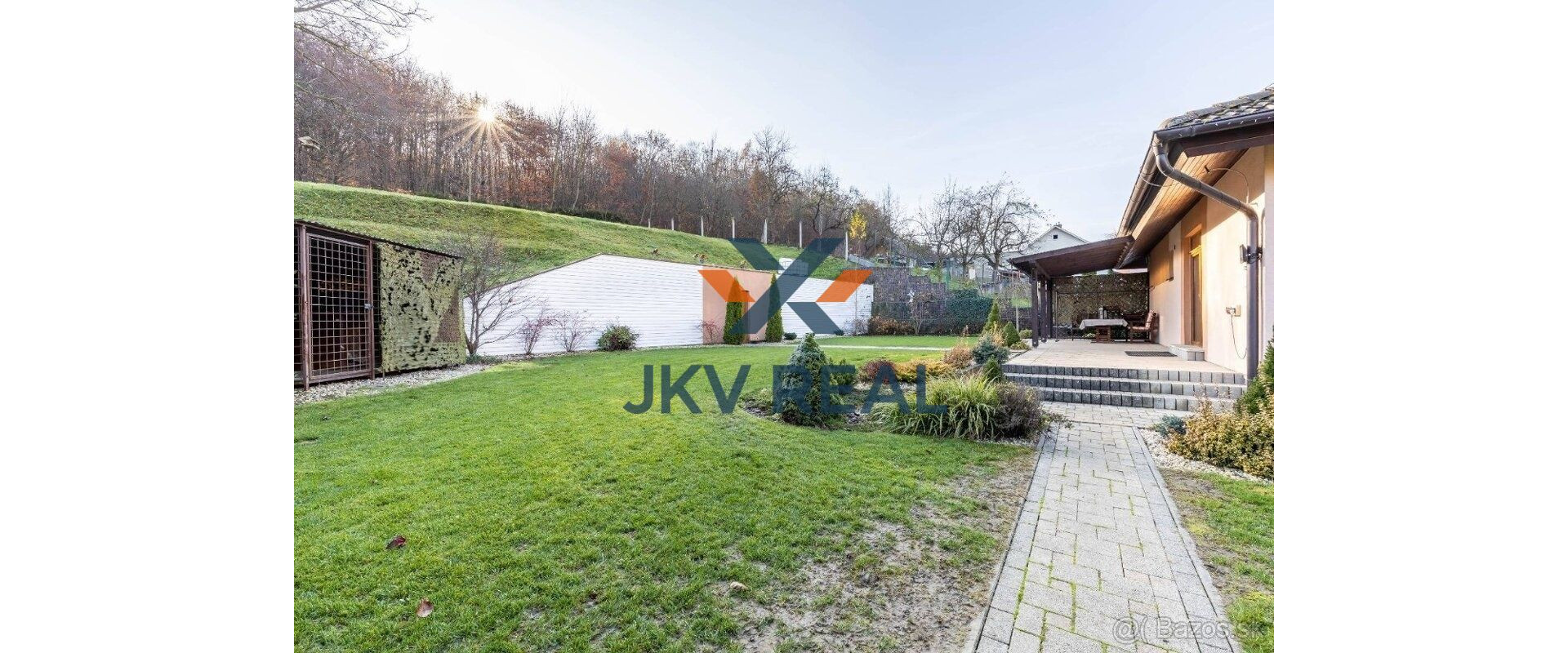 NA PREDAJ: Luxusný 4-izbový bungalov s pozemkom snov