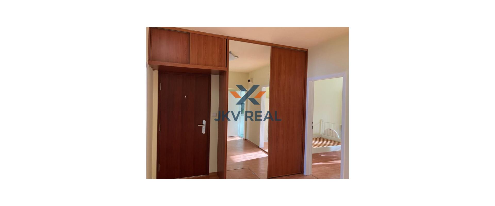 Na prenájom 4 izbový byt v Petržalke na Ambroseho ulici