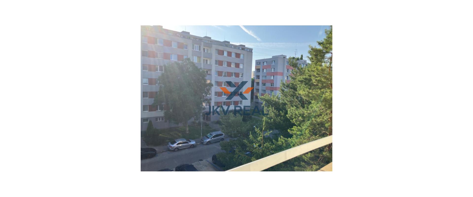 Na prenájom 4 izbový byt v Petržalke na Ambroseho ulici