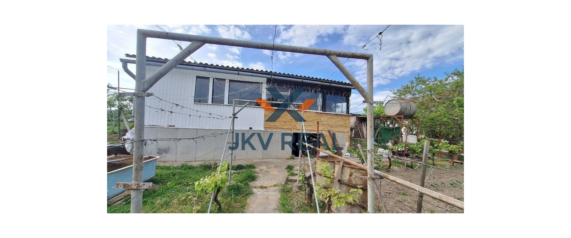 ZNÍŽENÁ CENA!!! Na predaj záhrada s chatkou v oblasti Hron.