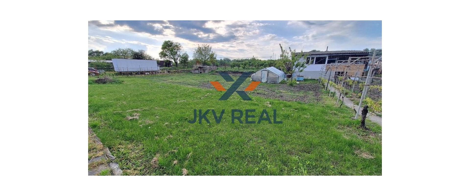 ZNÍŽENÁ CENA!!! Na predaj záhrada s chatkou v oblasti Hron.