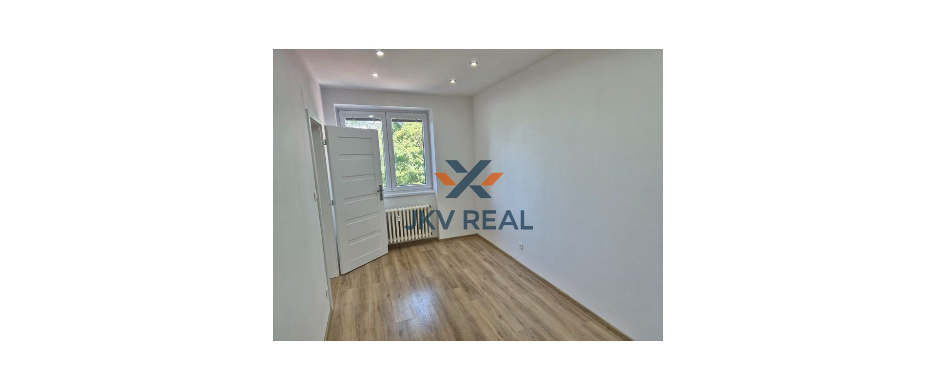 ZNÍŽENÁ CENA! PREDAJ 3,5-IZBOVÝ BYT PO NOVEJ REKONŠTRUKCII, STARÉ MESTO