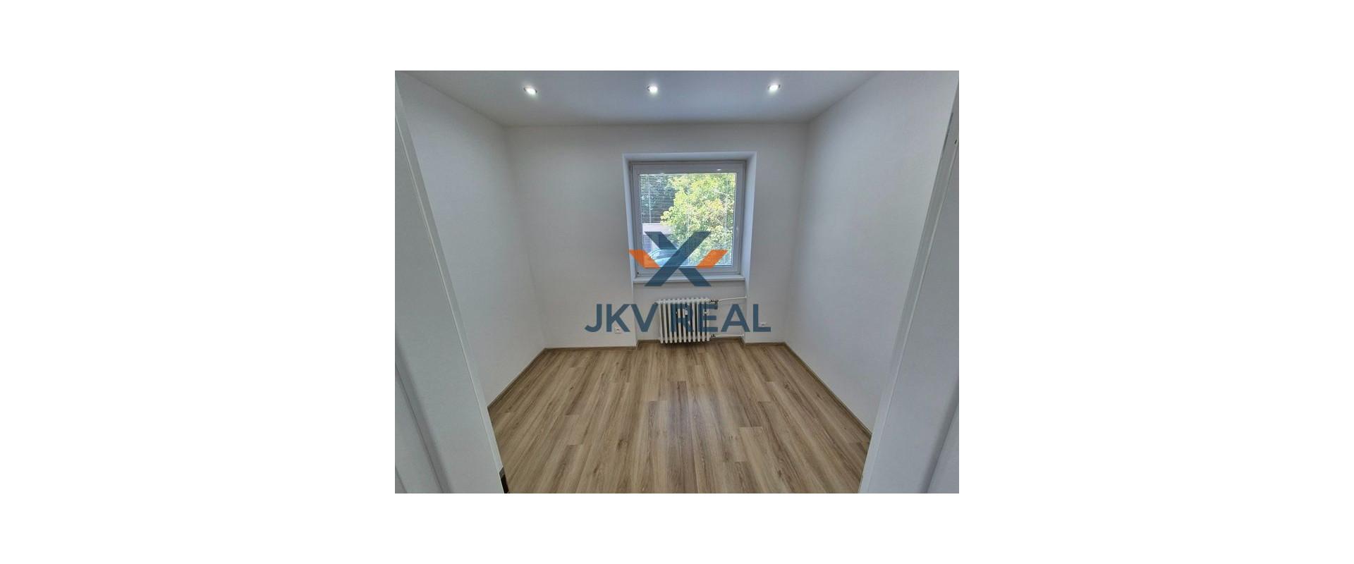 ZNÍŽENÁ CENA! PREDAJ 3,5-IZBOVÝ BYT PO NOVEJ REKONŠTRUKCII, STARÉ MESTO