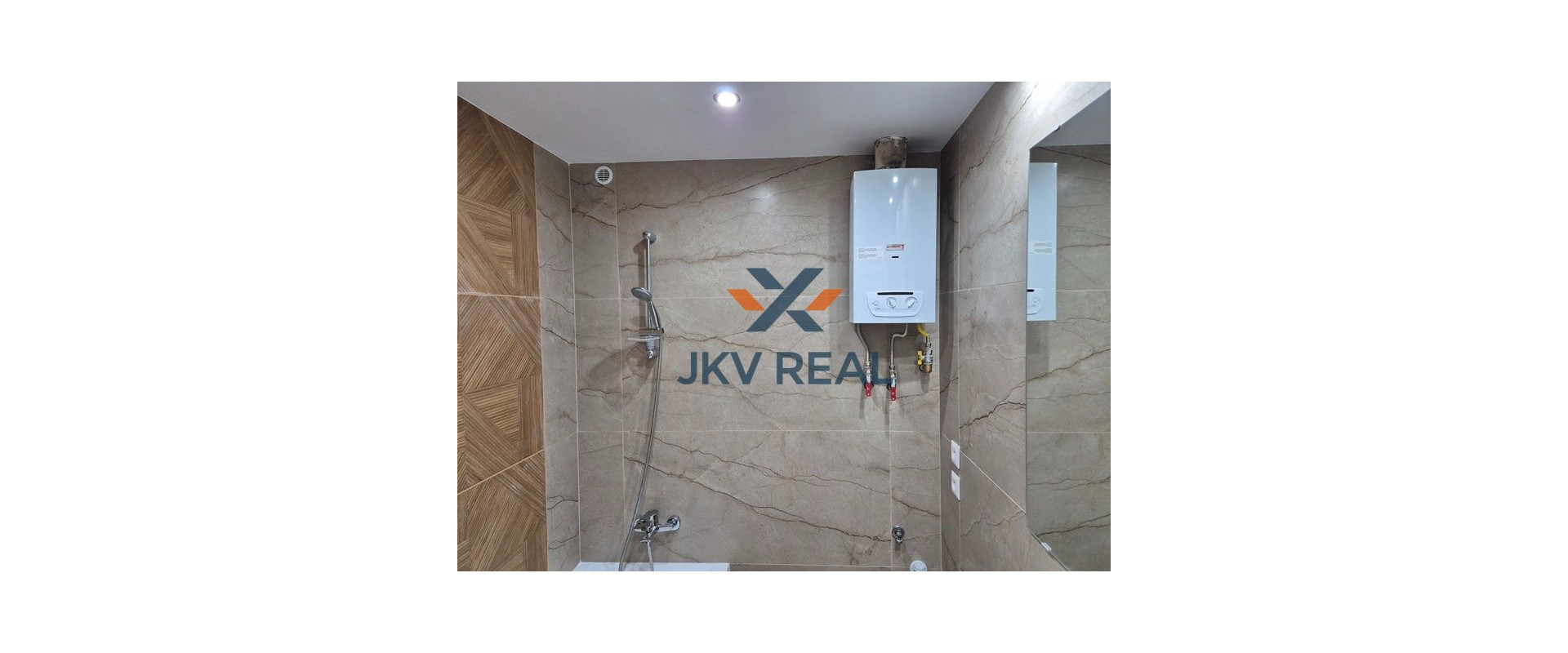 ZNÍŽENÁ CENA! PREDAJ 3,5-IZBOVÝ BYT PO NOVEJ REKONŠTRUKCII, STARÉ MESTO