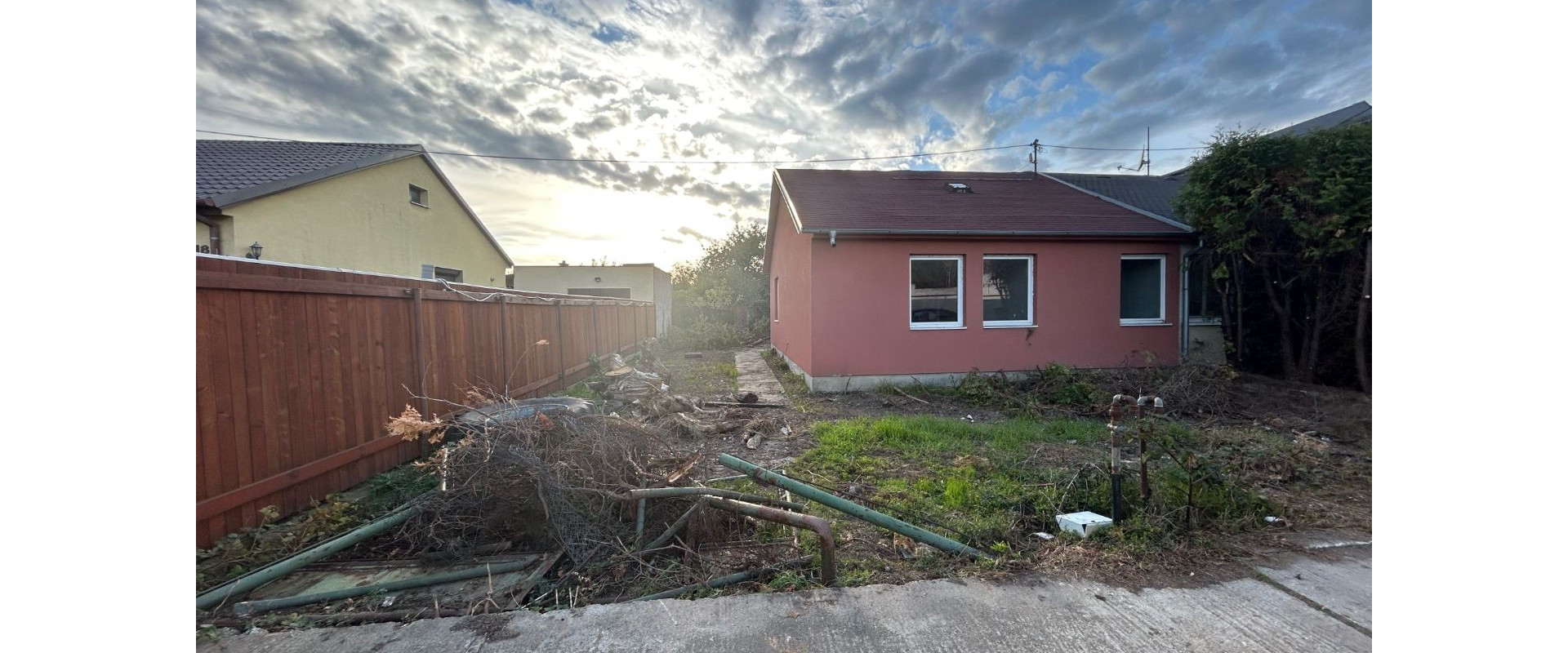 NA PREDAJ RODINNÝ DOM V SENCI