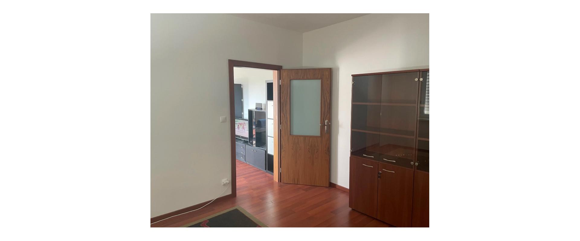 Na prenájom slnečný 2-izbový byt Nové Mesto na ulici Klenová