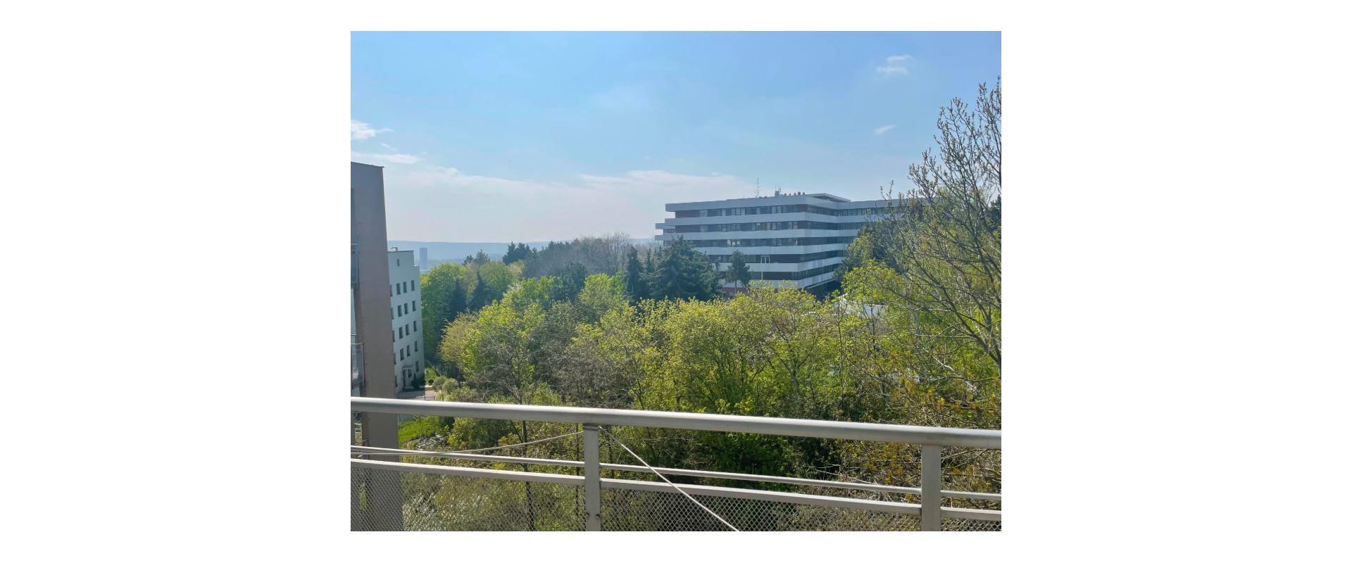 Na prenájom slnečný 2-izbový byt Nové Mesto na ulici Klenová