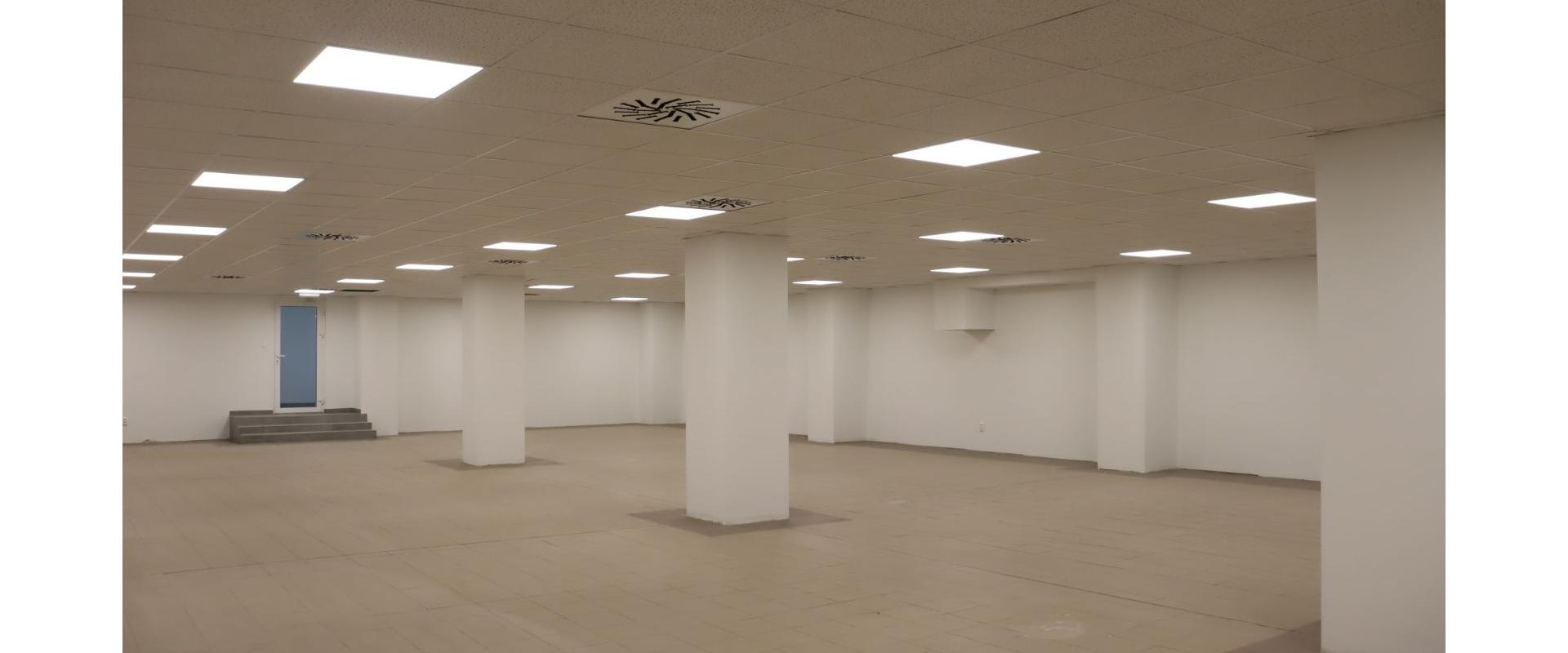 Štýlový a moderný priestor na prenájom v centre Levíc – ideálne pre váš biznis!