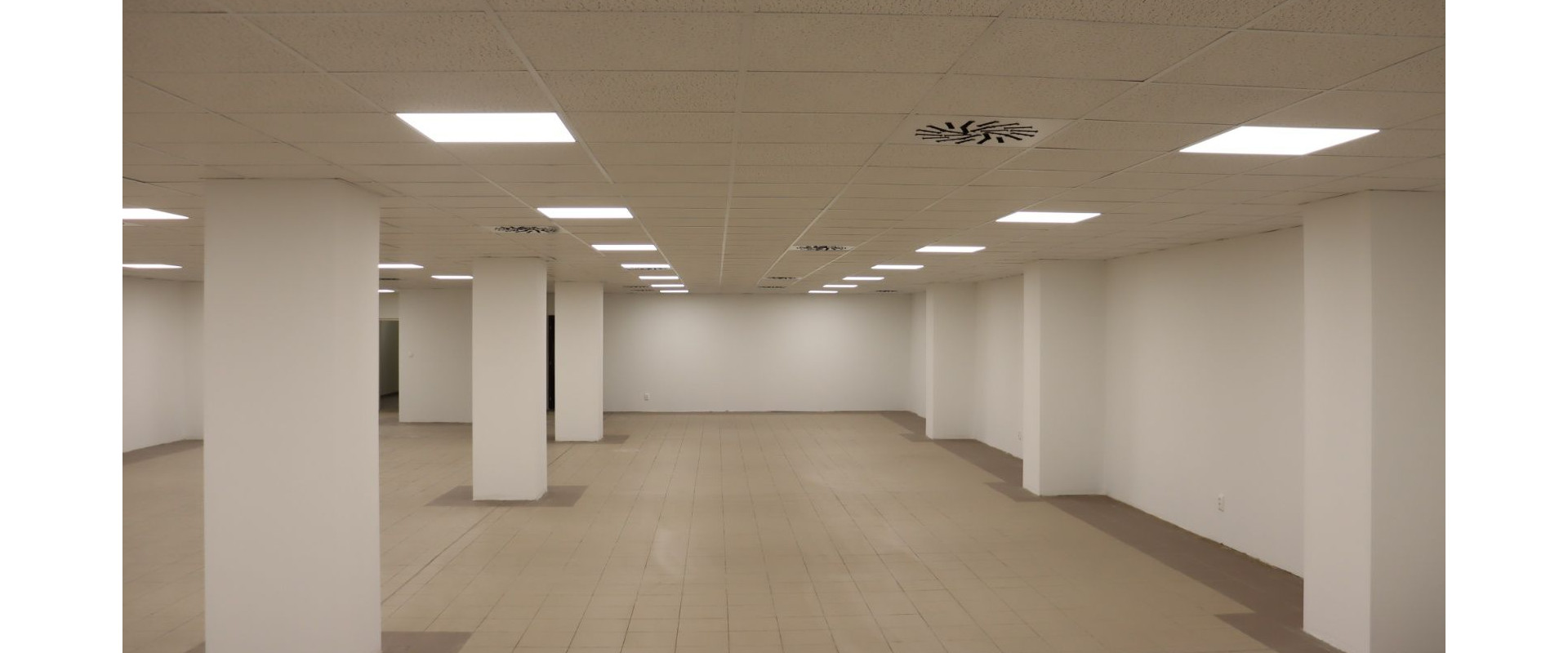 Štýlový a moderný priestor na prenájom v centre Levíc – ideálne pre váš biznis!