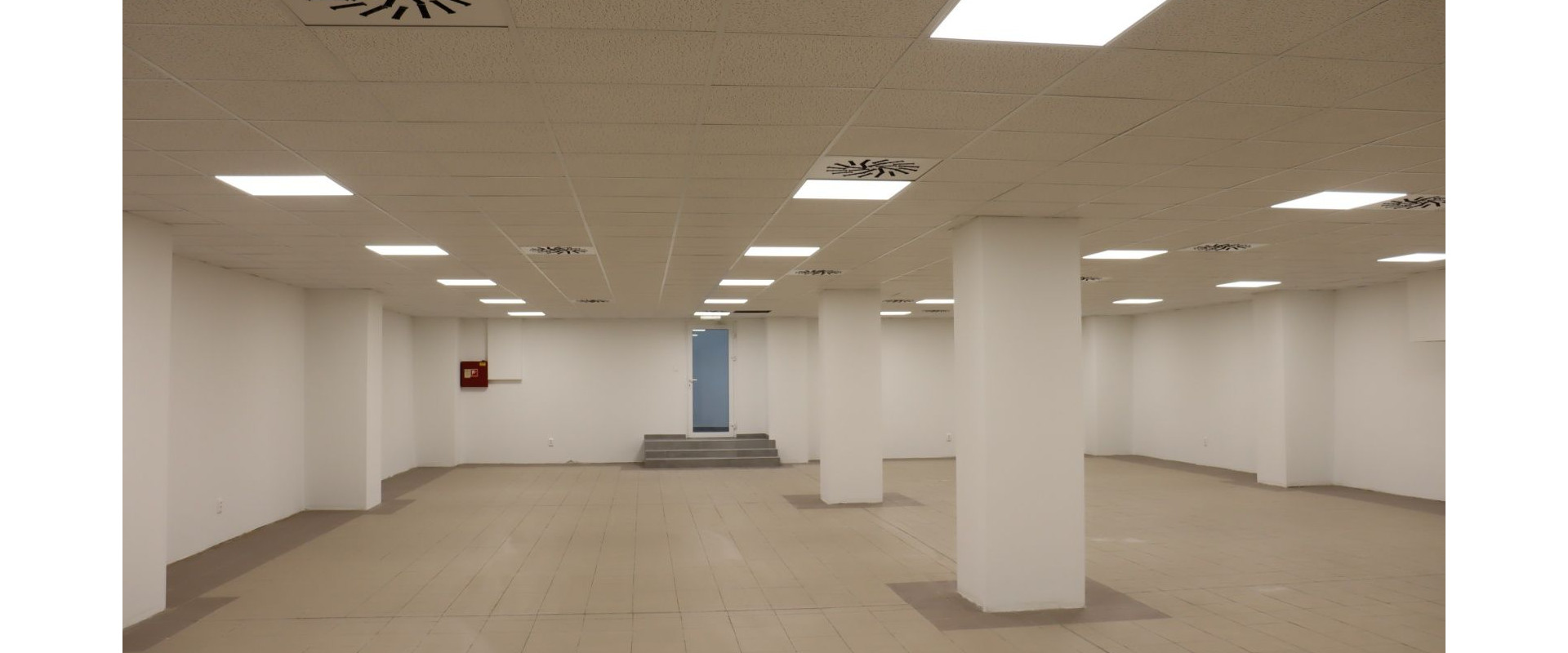 Štýlový a moderný priestor na prenájom v centre Levíc – ideálne pre váš biznis!