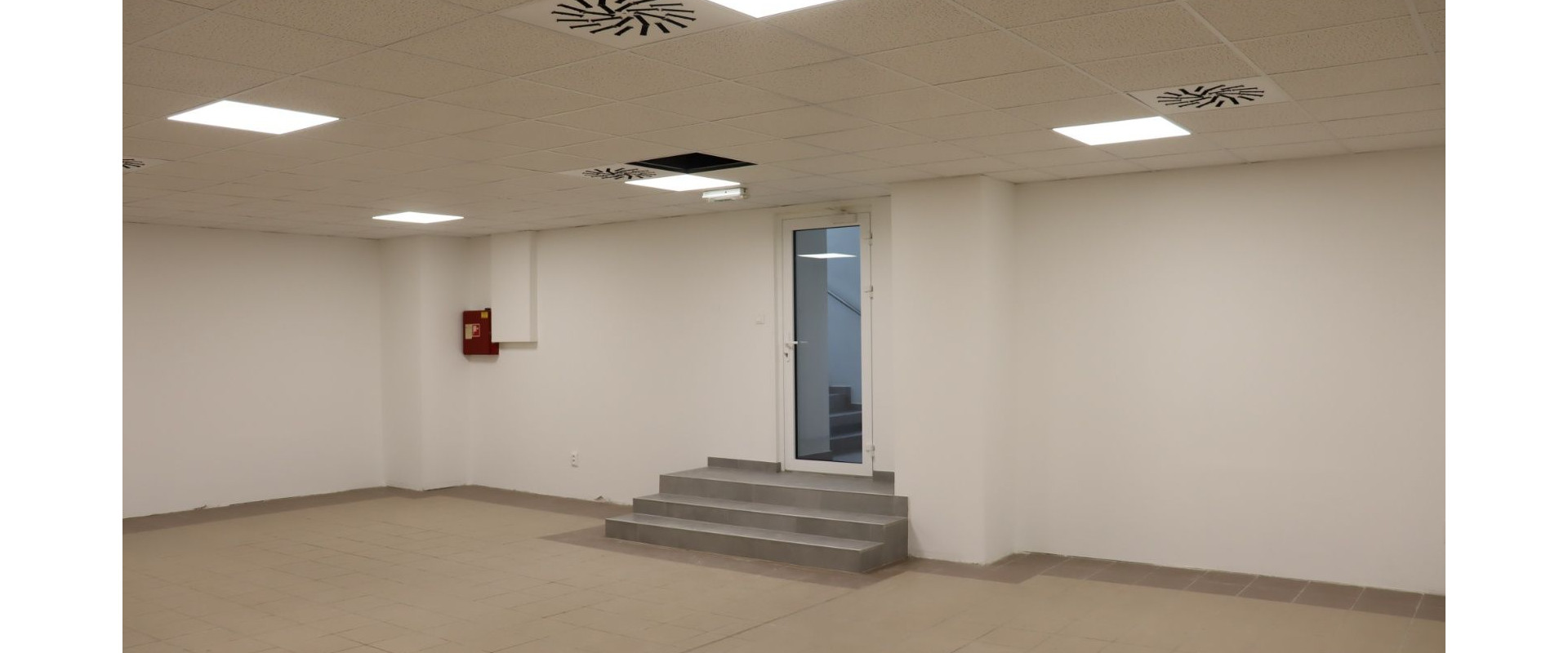 Štýlový a moderný priestor na prenájom v centre Levíc – ideálne pre váš biznis!