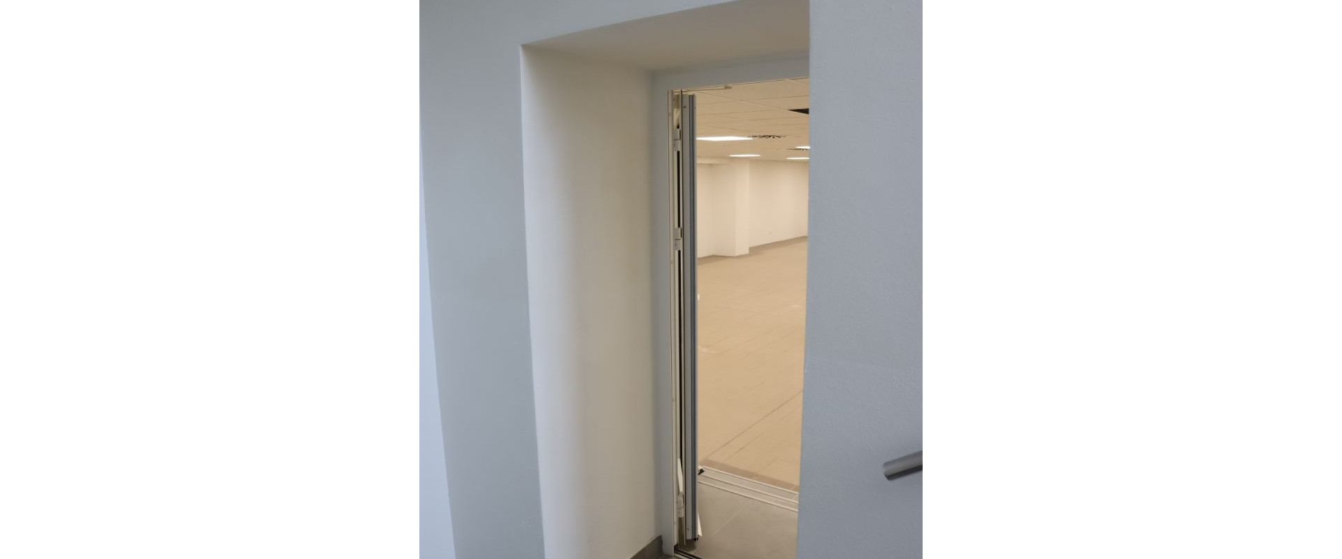 Štýlový a moderný priestor na prenájom v centre Levíc – ideálne pre váš biznis!