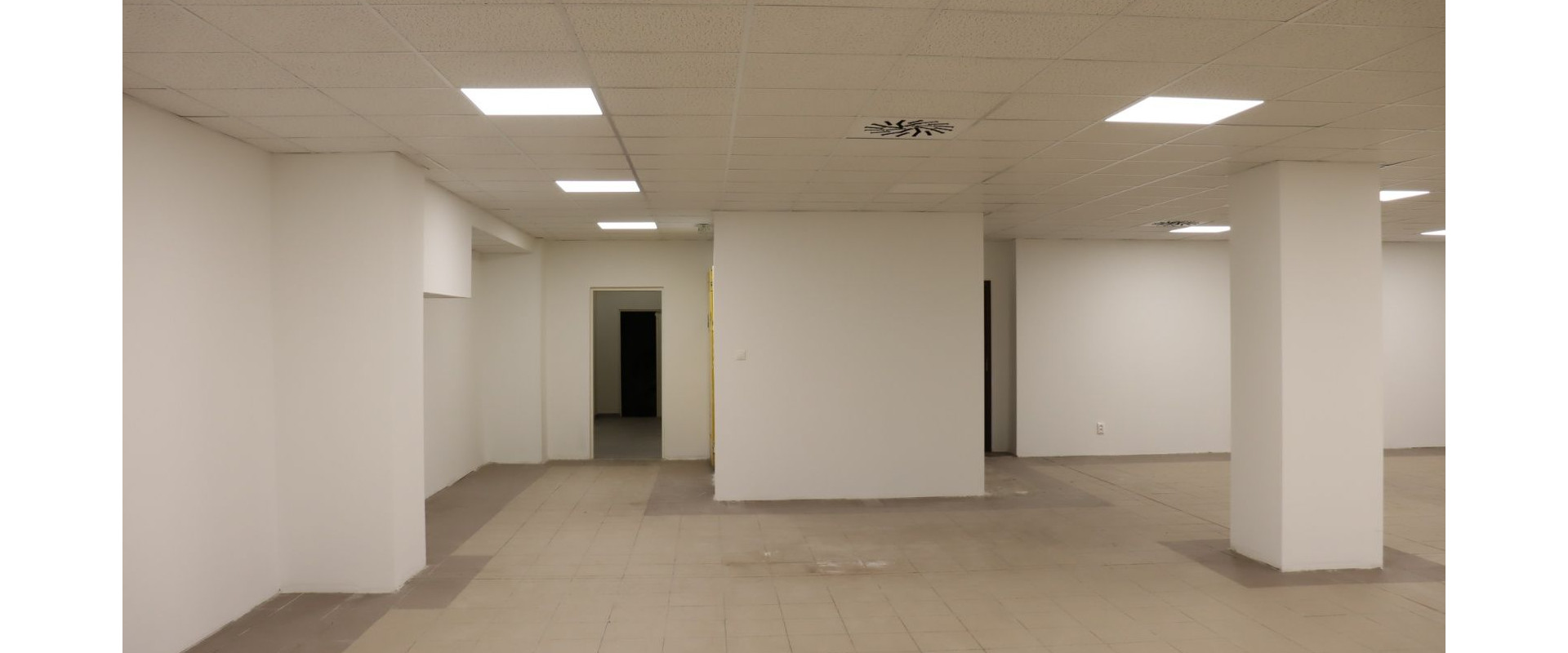 Štýlový a moderný priestor na prenájom v centre Levíc – ideálne pre váš biznis!