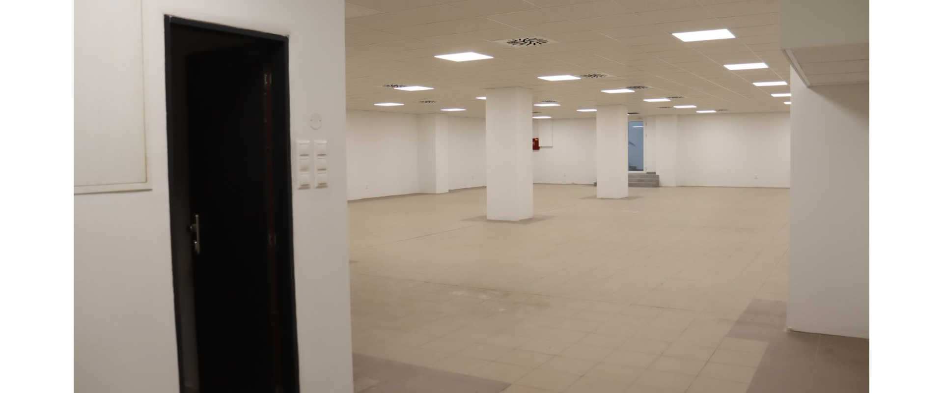 Štýlový a moderný priestor na prenájom v centre Levíc – ideálne pre váš biznis!