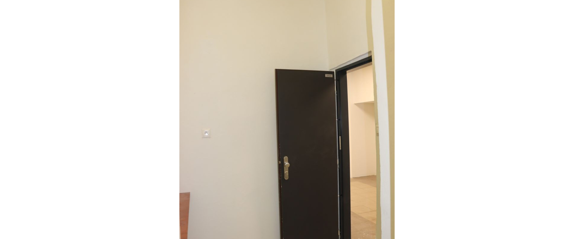 Štýlový a moderný priestor na prenájom v centre Levíc – ideálne pre váš biznis!