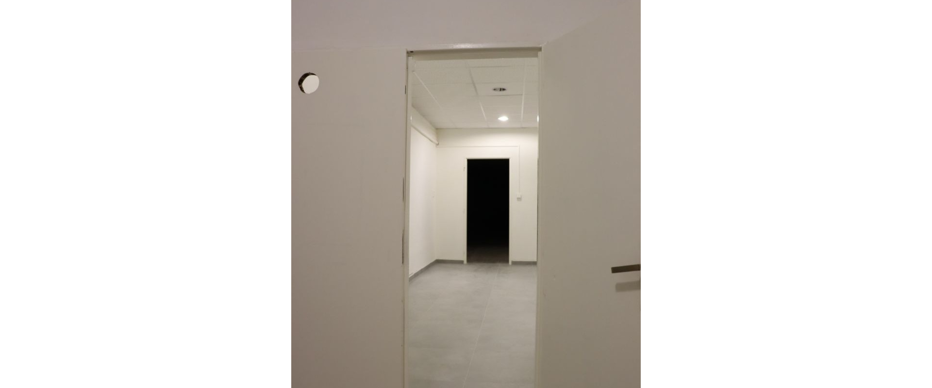 Štýlový a moderný priestor na prenájom v centre Levíc – ideálne pre váš biznis!