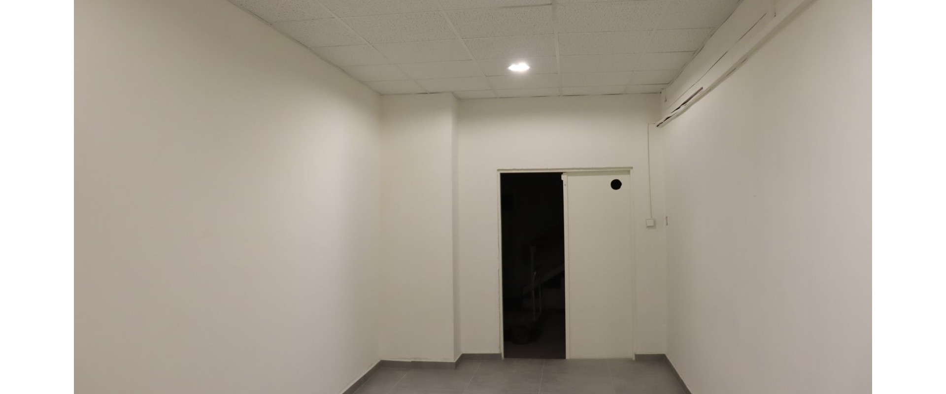 Štýlový a moderný priestor na prenájom v centre Levíc – ideálne pre váš biznis!