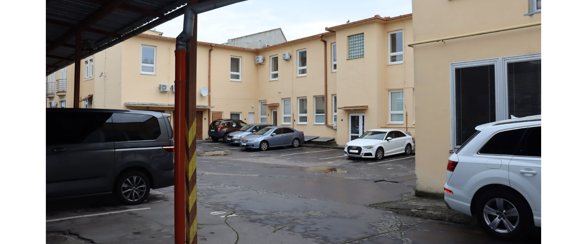 Štýlový a moderný priestor na prenájom v centre Levíc – ideálne pre váš biznis!