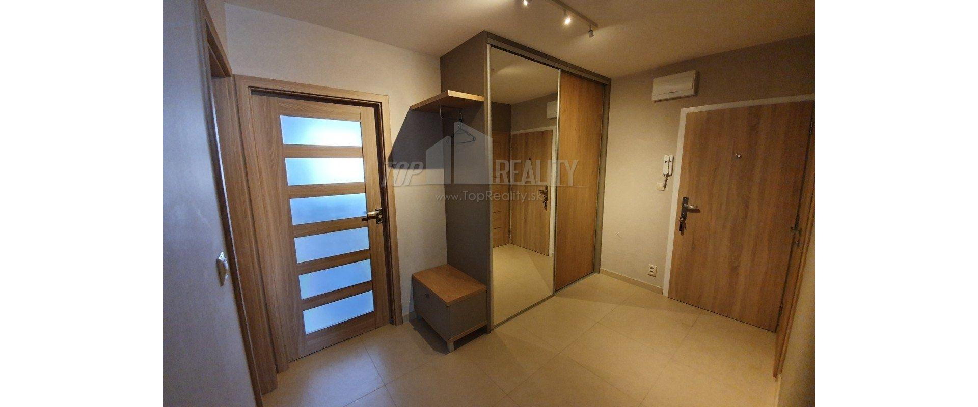 2-izbový zariadený byt v Nových Zámkoch blízko centra