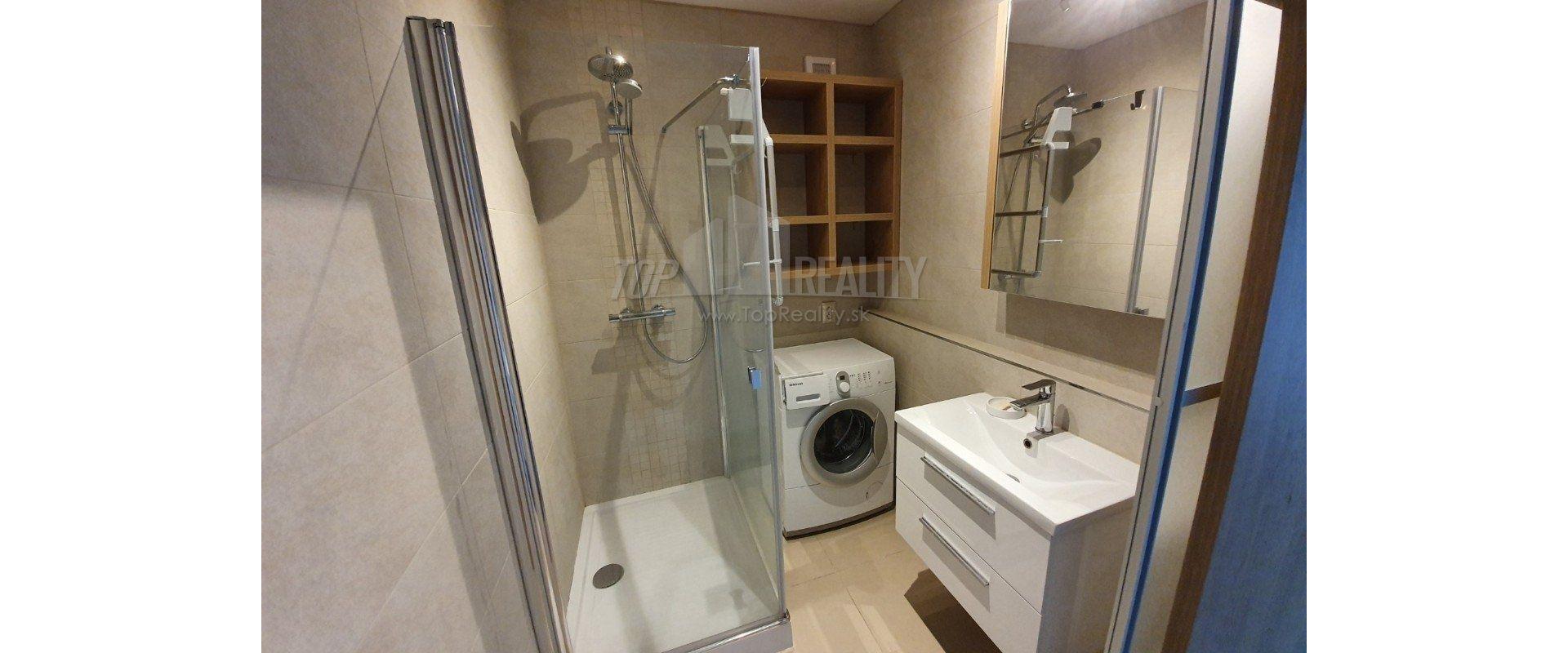 2-izbový zariadený byt v Nových Zámkoch blízko centra