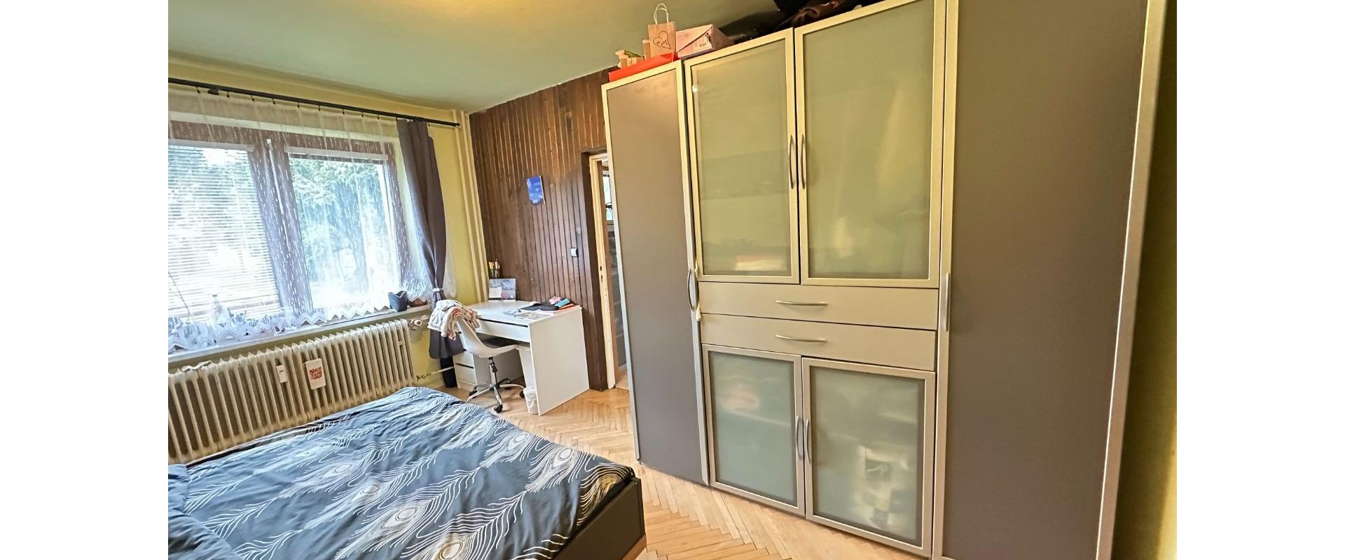 Svetlý 2-izbový byt s loggiou v pokojnej časti Rajca – ideálny na bývanie aj investíciu