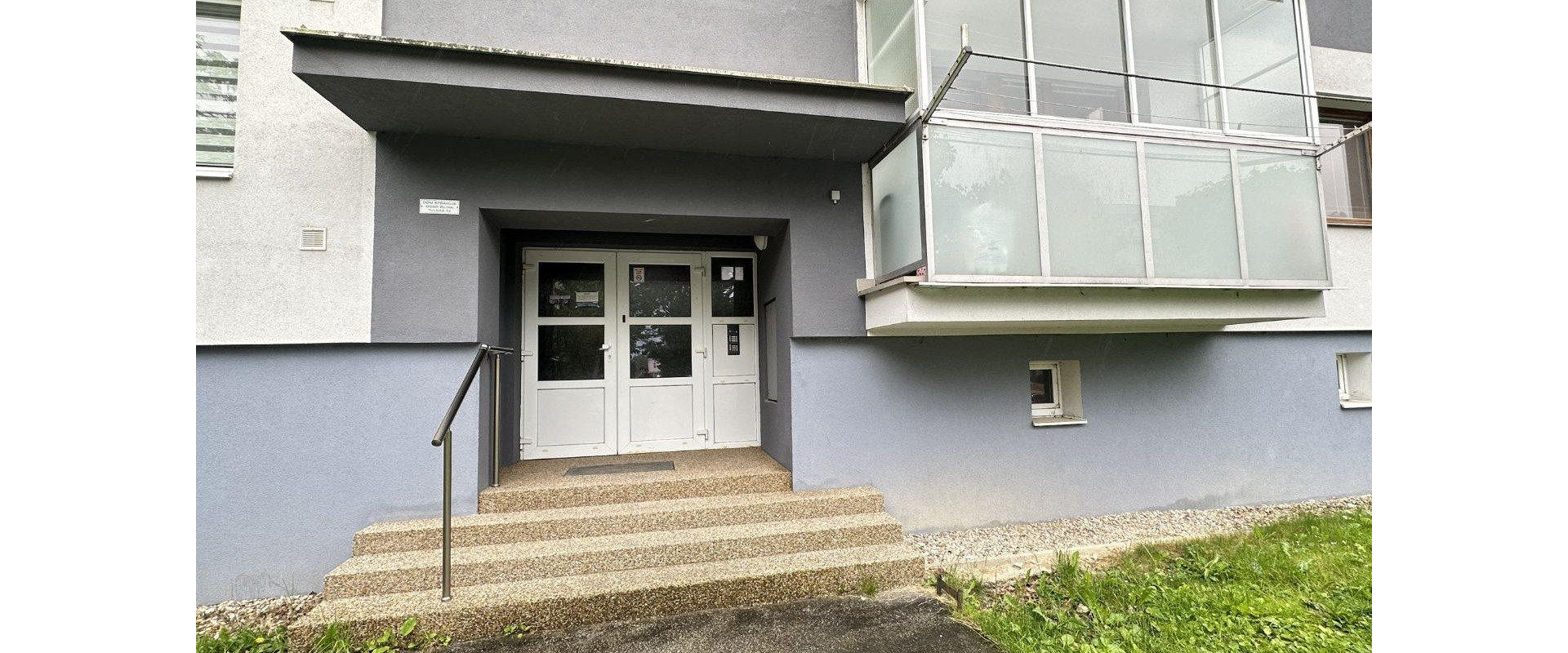 Svetlý 2-izbový byt s loggiou v pokojnej časti Rajca – ideálny na bývanie aj investíciu