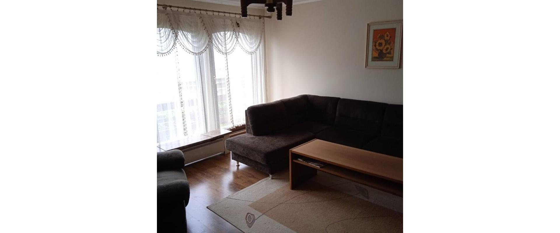 Priestorovo štedrý 4-izbový byt v rodinnom dome v obci Stará Bystrica