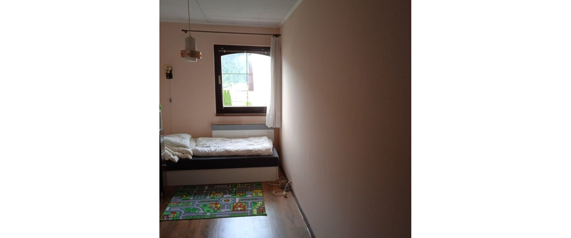 Priestorovo štedrý 4-izbový byt v rodinnom dome v obci Stará Bystrica