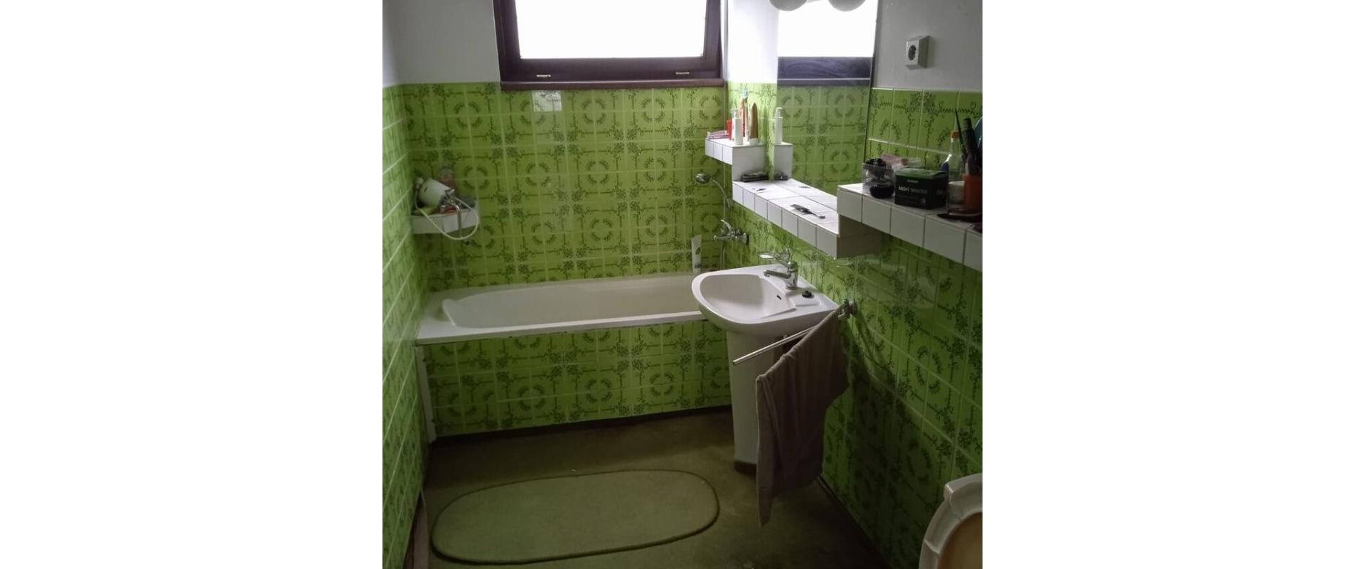 Priestorovo štedrý 4-izbový byt v rodinnom dome v obci Stará Bystrica