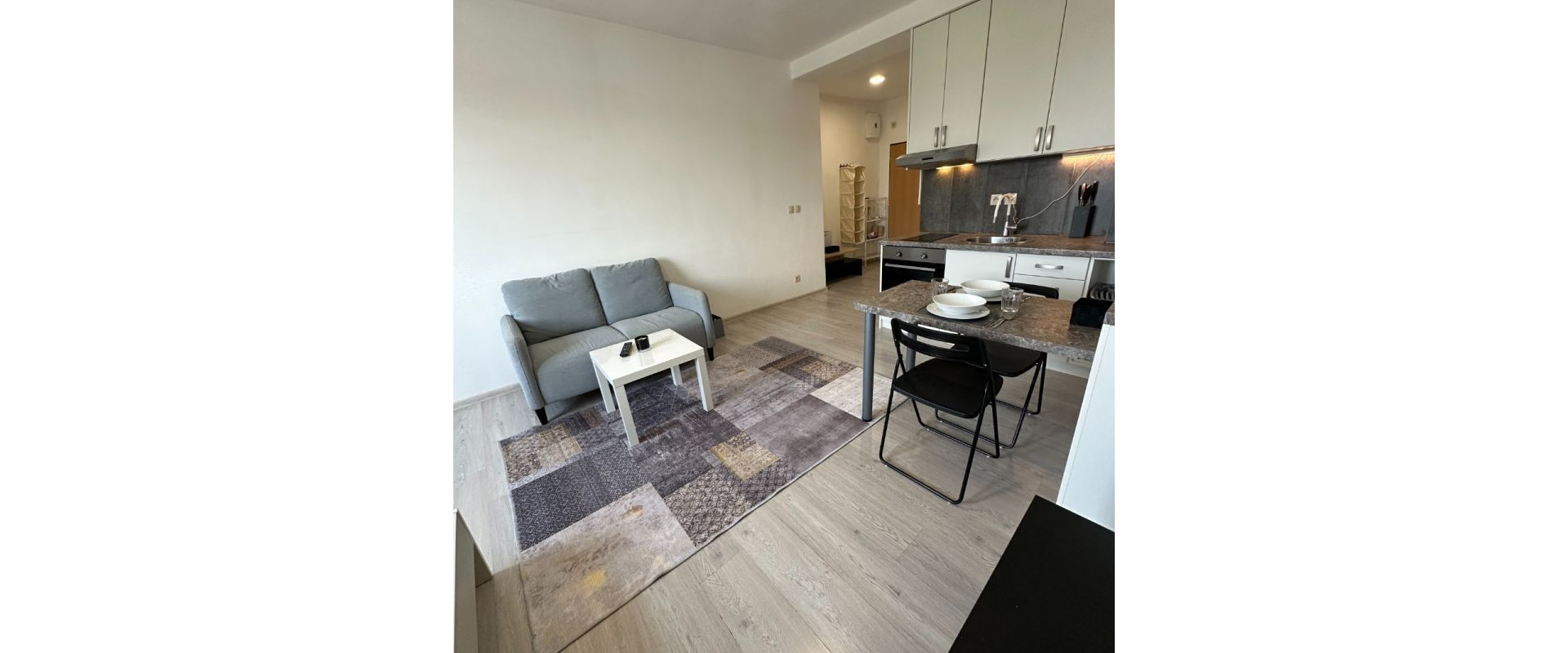 Na predaj veľká garsonka komplet zariadená