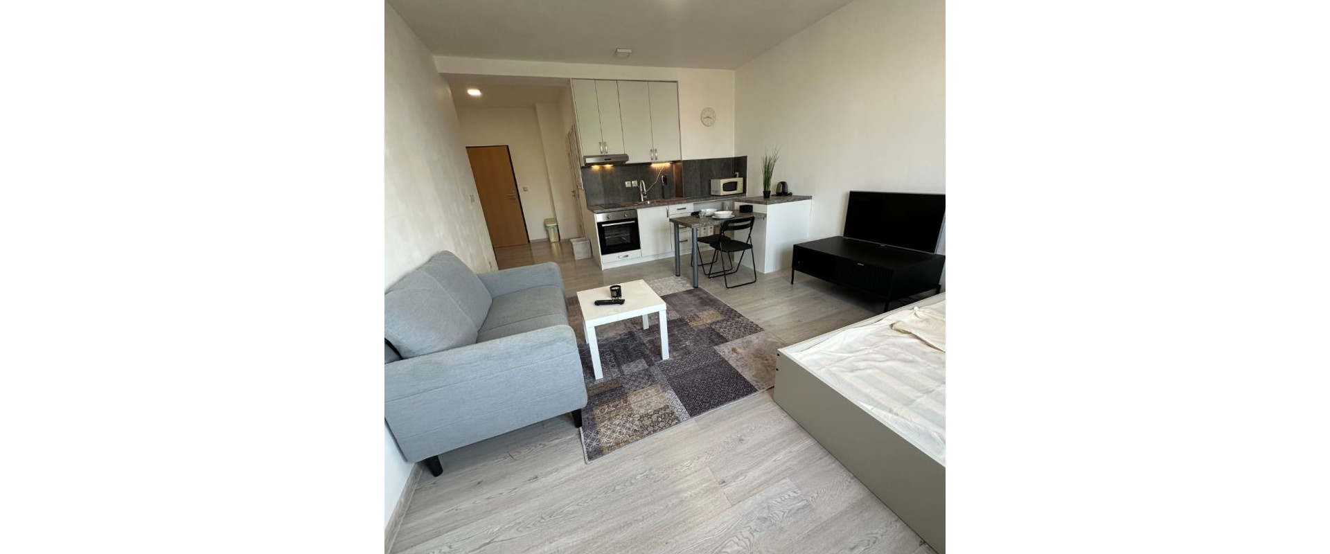 Na predaj veľká garsonka komplet zariadená