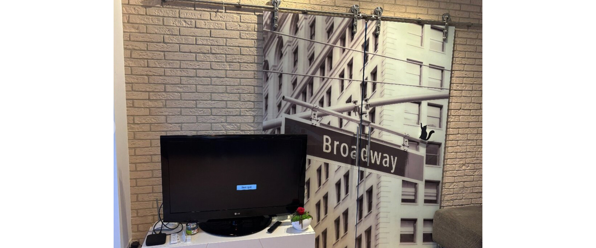 JKVreal ponúka na predaj priestranný 2-izbový byt v tichej lokalite pod Karpatmi